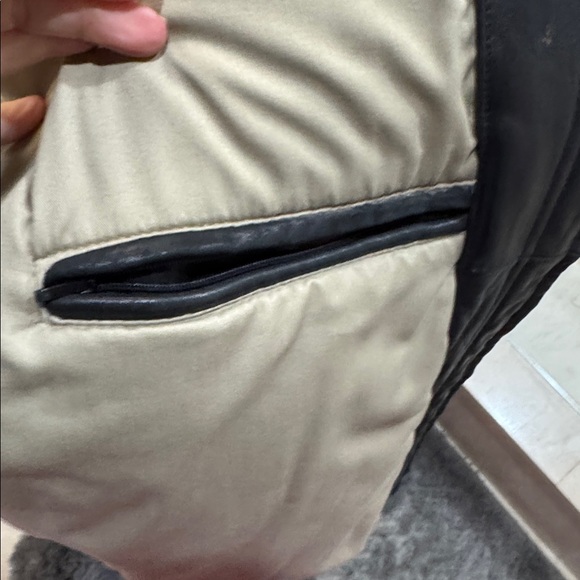 Men's Sleek Black Leather Bomber Jacket - Picture 10 of 15